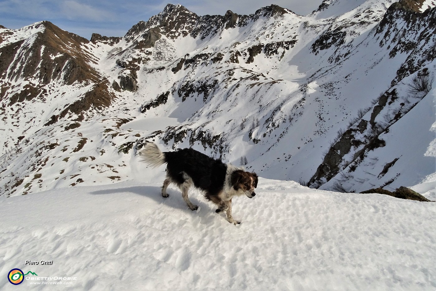80 Ecco i laghi di Porcile belli bianchi di ghiaccio e neve! .JPG